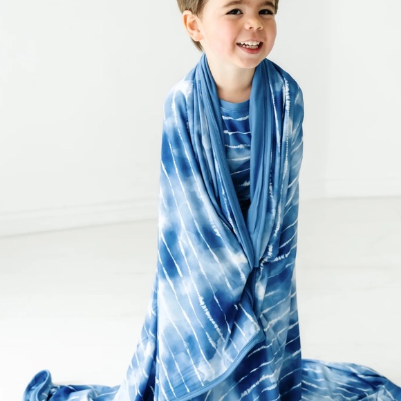 Little Sleepies Blue Tie Dye Dreams Twin Sheet Set and Cloud Blanket - Picture 2 of 6